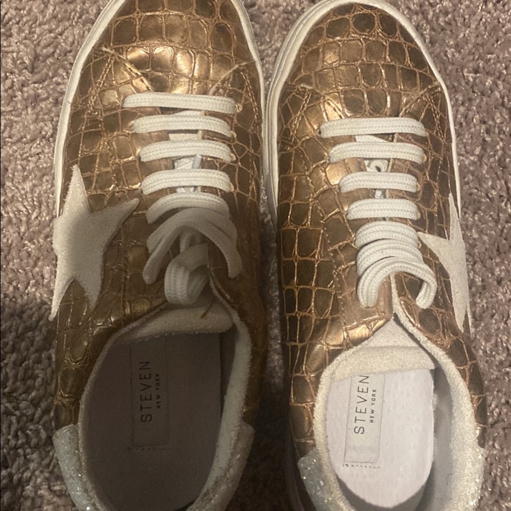 Steven by Steve Madden fashion sneakers!
